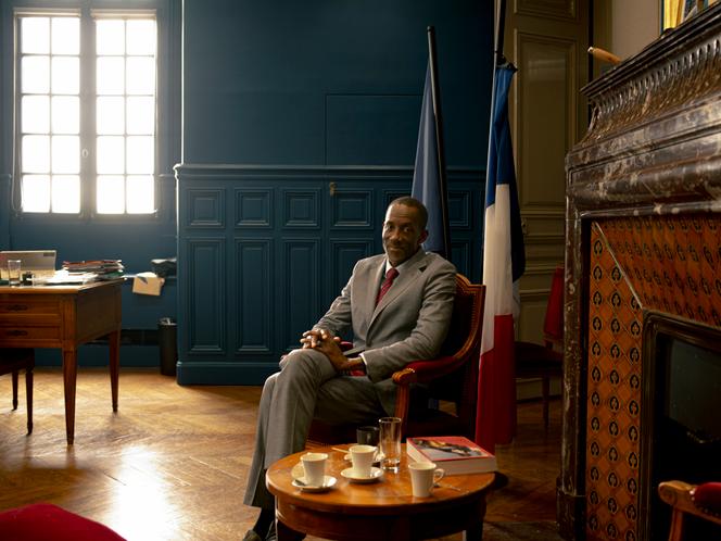 Bally Bagayoko, em seu escritório na prefeitura de Saint-Denis, 14 de abril de 2026.