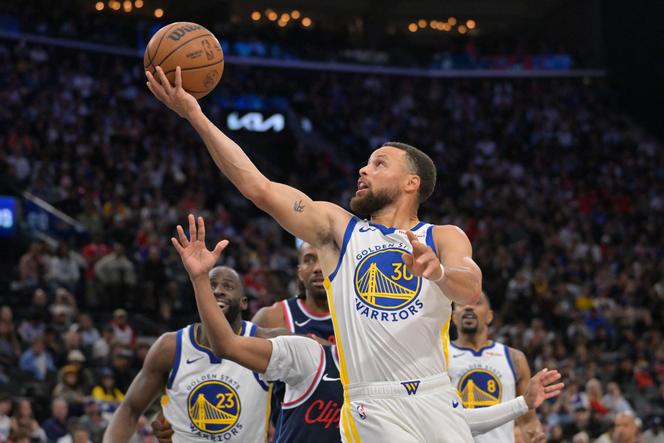 Stephen Curry durante o jogo play-in da NBA entre o Golden State Warriors e o Los Angeles Clippers no Intuit Dome em Inglewood, Califórnia, 15 de abril de 2026.