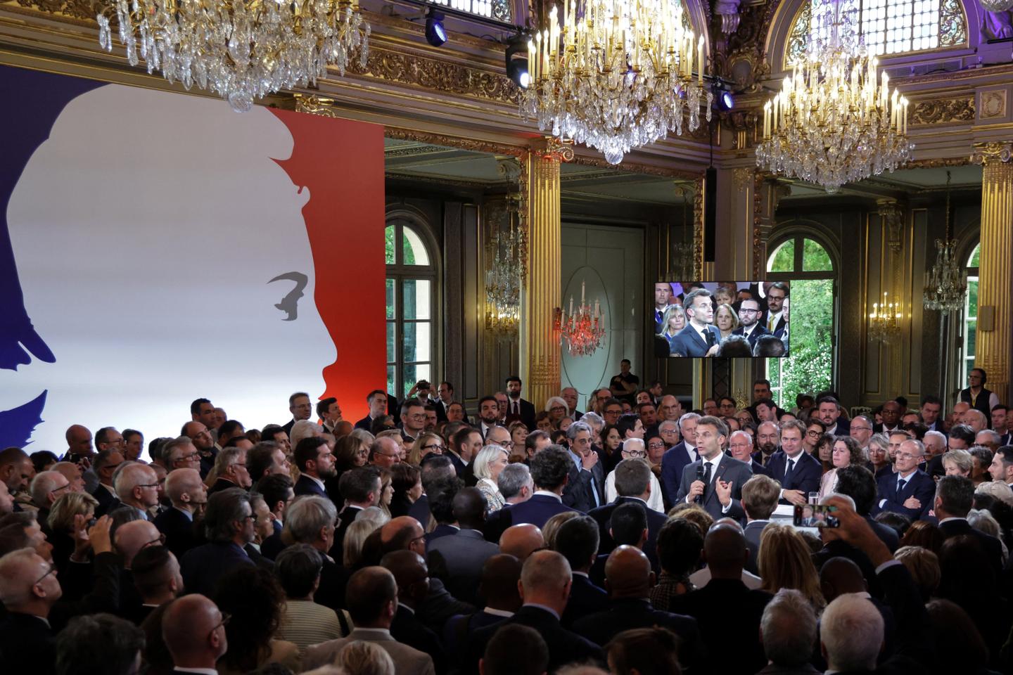 Après la réception des maires à l’Elysée, les promesses d’Emmanuel Macron rattrapées par la réalité : « On était entre le discours d’adieu et celui de l’impuissance »