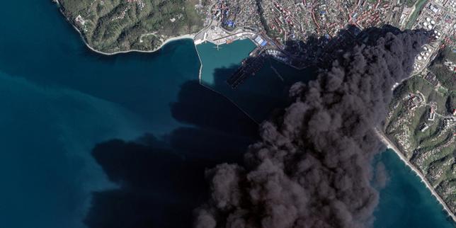 En mer Noire, pollution écologique majeure après une frappe de drones ukrainiens sur un terminal pétrolier russe