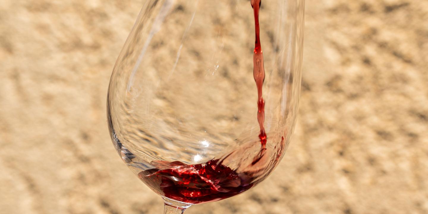 Les vins rouges du Languedoc : une sélection d'excellence révélée par Le Monde
