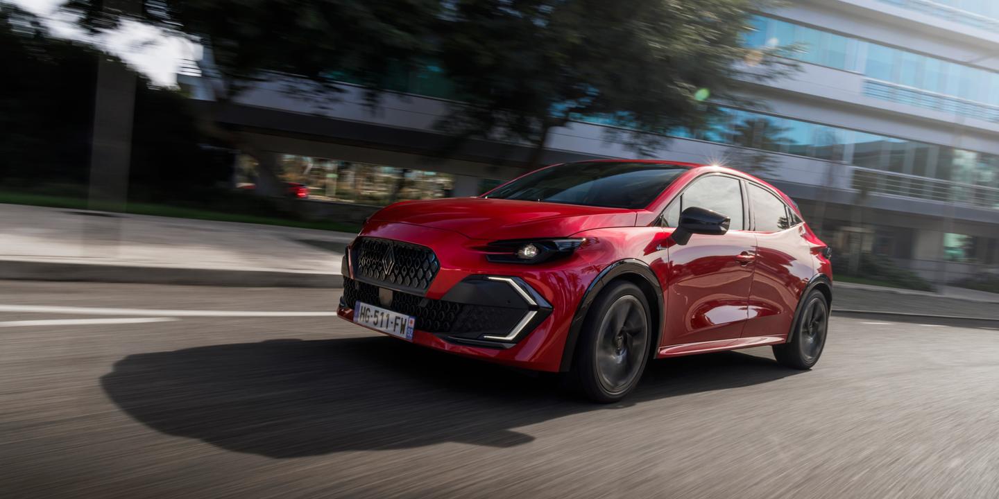 Clio : reine discrète du paysage automobile français et championne des ventes aux pros