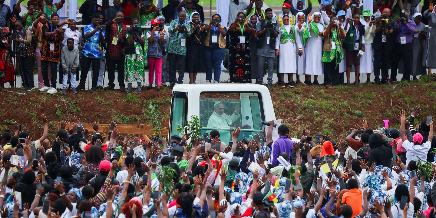 Au Cameroun anglophone, Léon XIV dénonce les tyrans destructeurs du monde
