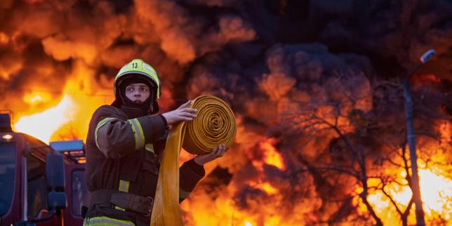 VIDEO Les images de dégâts en Ukraine, après les dernières frappes russes qui ont fait au moins 17 morts et 115 blessés
