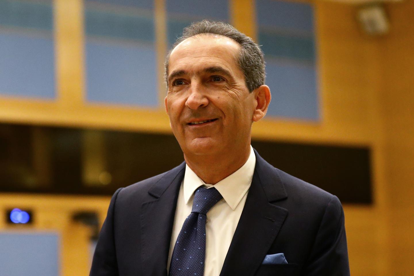 SFR : Patrick Drahi se rapproche d’une vente à Bouygues, Free et Orange pour plus de 20 milliards d’euros