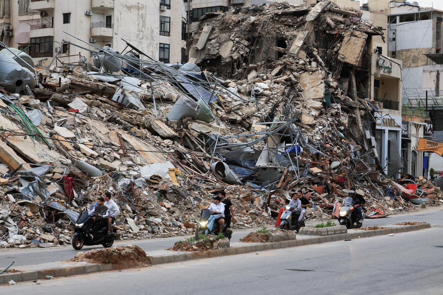 Au Liban, le cessez-le-feu, à peine entré en vigueur, déjà fragilisé par Israël et le Hezbollah