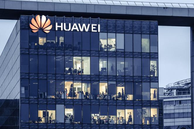 Em frente à sede do grupo chinês Huawei, em Boulogne-Billancourt (Hauts-de-Seine), 2 de janeiro de 2025.