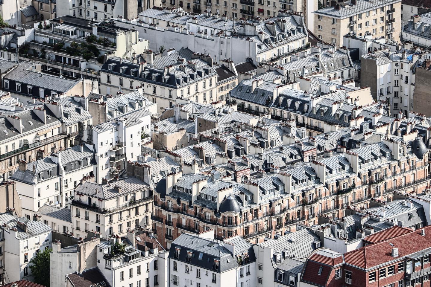 A Paris, la justice condamne une SCI pour avoir transformé illégalement un immeuble en meublés de tourisme ; la Ville salue une « amende record » de près de 600 000 euros