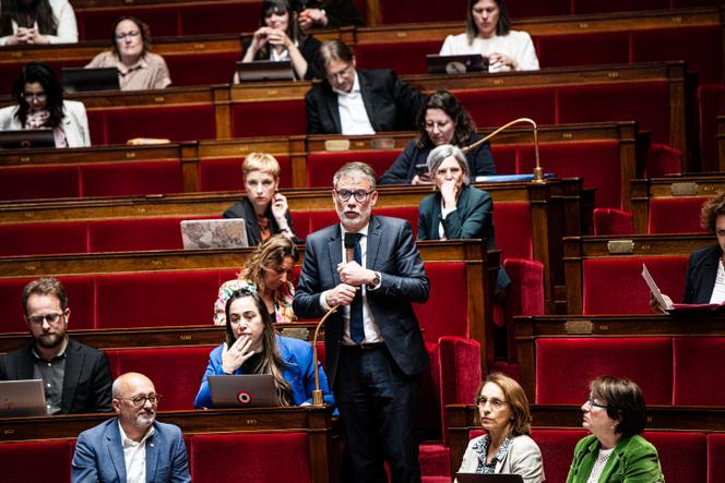 Deputado socialista Olivier Faure, na Assembleia Nacional, em Paris, 16 de abril de 2026.
