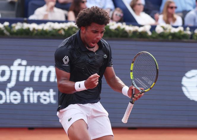 Arthur Fils durante sua semifinal do ATP 500 de Barcelona, ​​contra o espanhol Rafael Jodar, em 18 de abril de 2026.