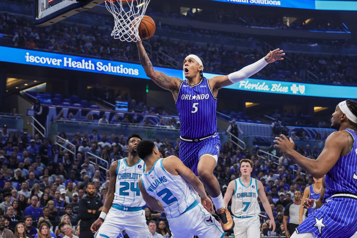 Le Magic d’Orlando rejoint les playoffs NBA en écrasant les Charlotte Hornets en barrages