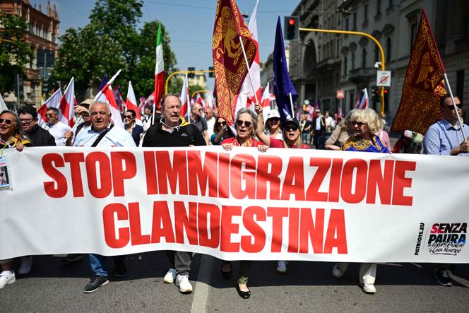 Comício organizado pelo grupo Les Patriotes pour l’Europe intitulado “Sem medo: na Europa, chefes em casa” em Milão, 18 de abril de 2026.