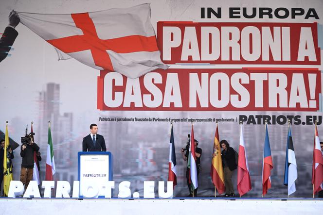 O presidente do Rally Nacional (RN), Jordan Bardella, durante o comício organizado pelo grupo Les Patriotes pour l'Europe intitulado “Sem medo: na Europa, chefes em casa” em Milão, 18 de abril de 2026.