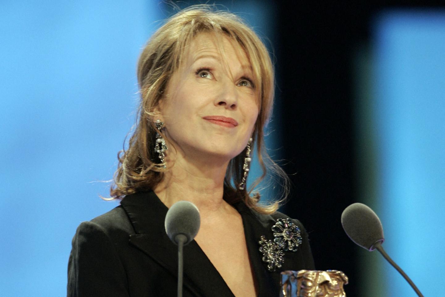 Mort de Nathalie Baye : Emmanuel Macron salue « une comédienne avec qui nous avons aimé, rêvé, grandi » ; Catherine Pégard rend hommage à une « immense actrice »