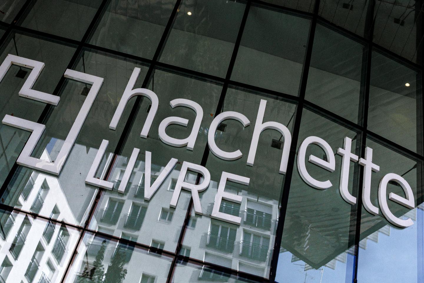 « Salariés du groupe Hachette, nous constatons que la liberté de nos éditeurs est gravement mise en danger »
