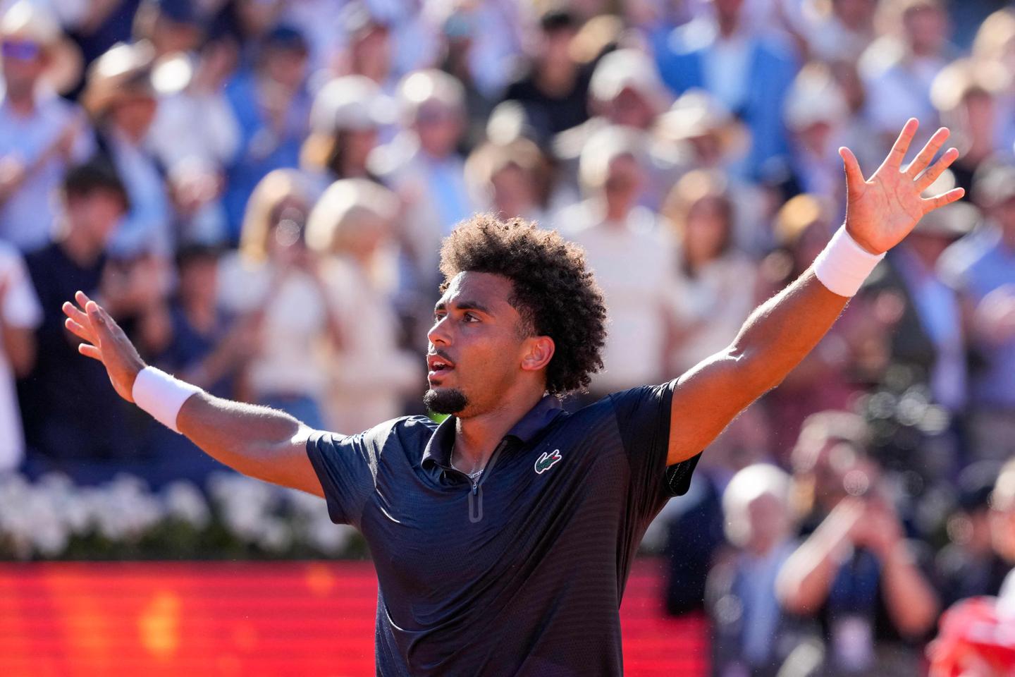 Arthur Fils remporte le tournoi de tennis de Barcelone, le quatrième titre de sa carrière