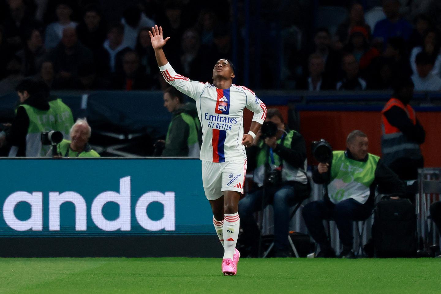 Ligue 1 : Lyon fait tomber le PSG, Rennes s’accroche, Monaco cale encore