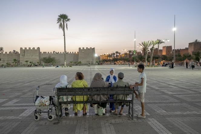 Une famille marocaine à Taroudant, au Maroc, en septembre 2023.