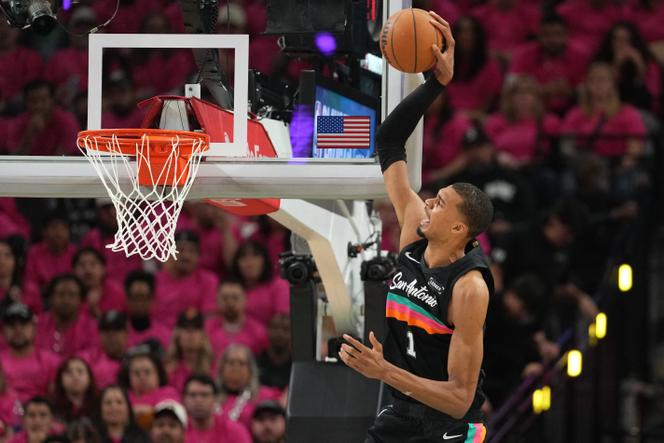 Victor Wembanyama, jogador do San Antonio Spurs, durante o primeiro jogo dos play-offs da NBA contra o Portland Trail Blazers, em San Antonio (Texas), em 19 de abril de 2026.