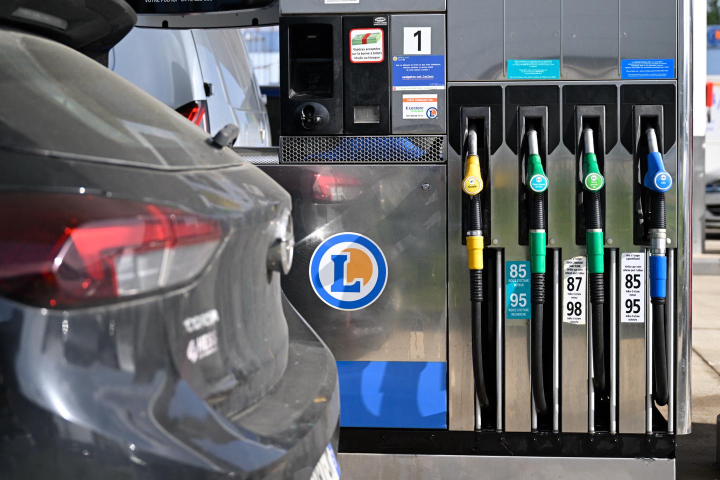 Le prix des carburants ne « baissera pas de sitôt », selon Michel-Edouard Leclerc, qui estime que la crise énergétique durera « au moins six mois »