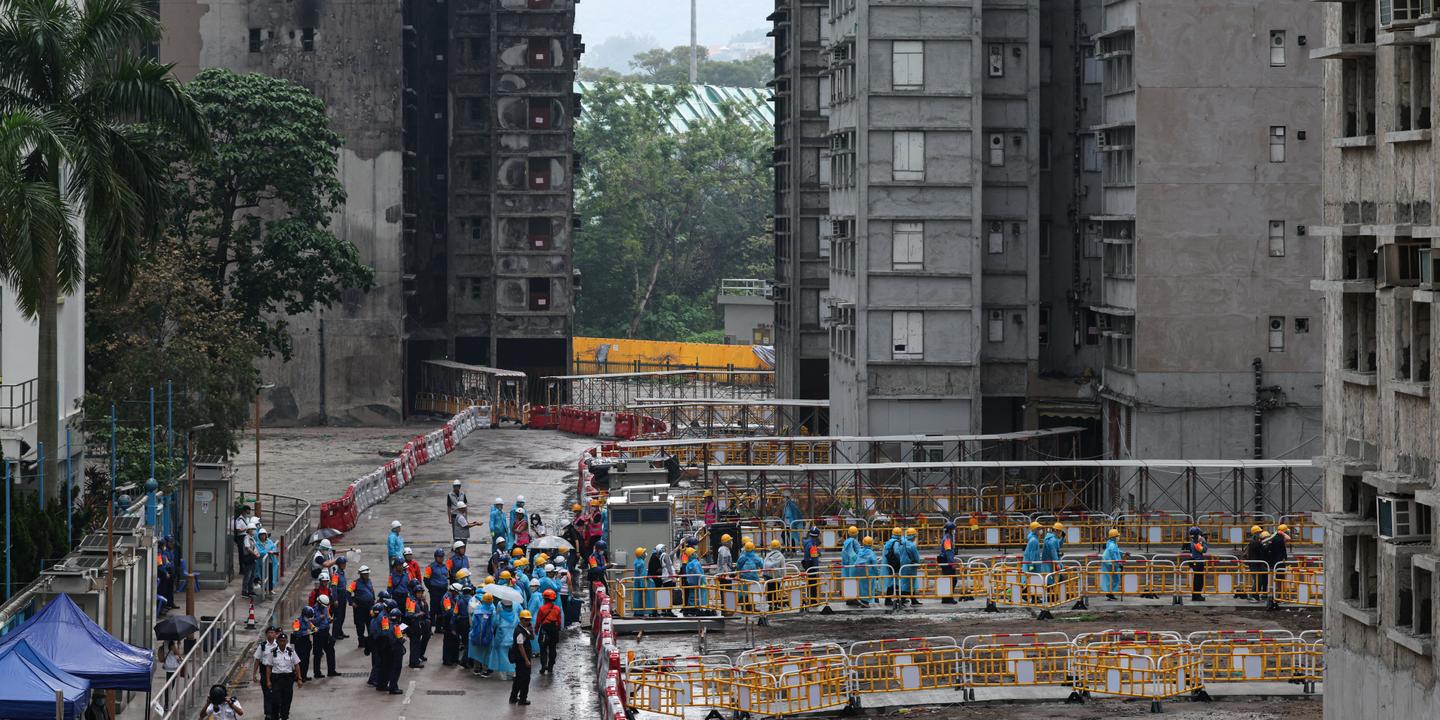 Hongkong : des habitants reviennent dans leur logement après l’incendie qui a fait 168 morts