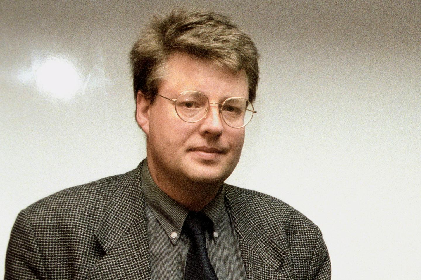 « Stieg Larsson : avant “Millenium”. Le militant avant l’écrivain » : retour sur le parcours d’un homme engagé contre l’extrême droite