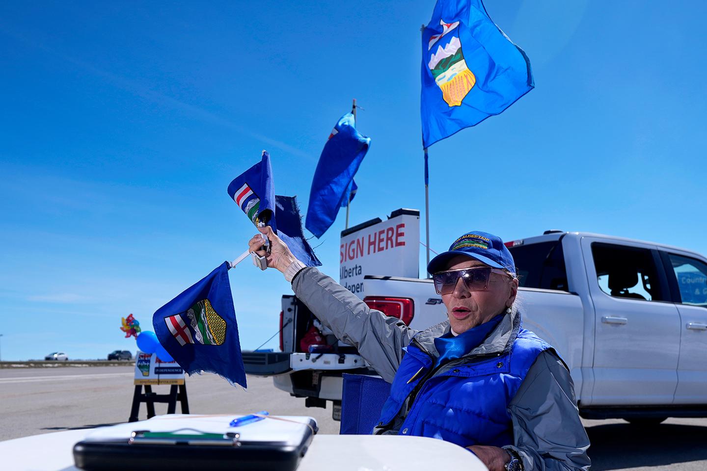 En Alberta, les partisans du divorce avec le Canada persistent et signent