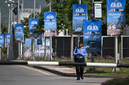 Dans les environs de l’hôtel Serena, où doivent se tenir les négociations entre Américains et Iraniens, à Islamabad (Pakistan), le 21 avril 2026.