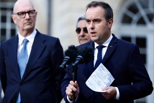Le premier ministre français, Sébastien Lecornu, à l’issue d’une réunion gouvernementale consacrée à l’énergie, à l’hôtel de Matignon, à Paris, le 21 avril 2026.