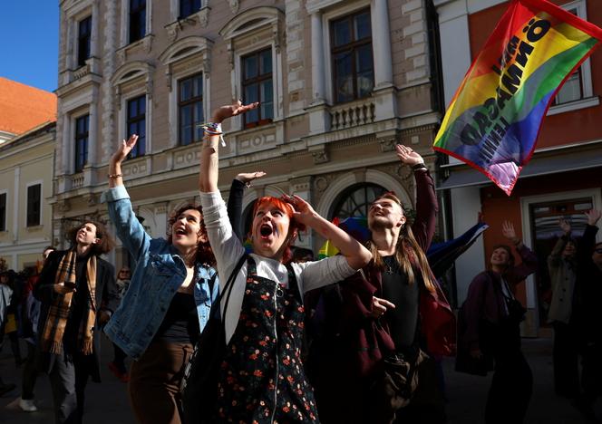 Durante marcha pelos direitos das pessoas LGBTQIA+ em Pecs (Hungria), 4 de outubro de 2025. 