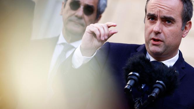 O Primeiro Ministro, Sébastien Lecornu, em Matignon, em Paris, 21 de abril de 2026.