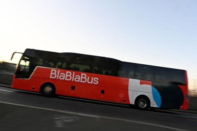 Um ônibus da Blablacar Bus, em Rennes, 21 de abril de 2026.
