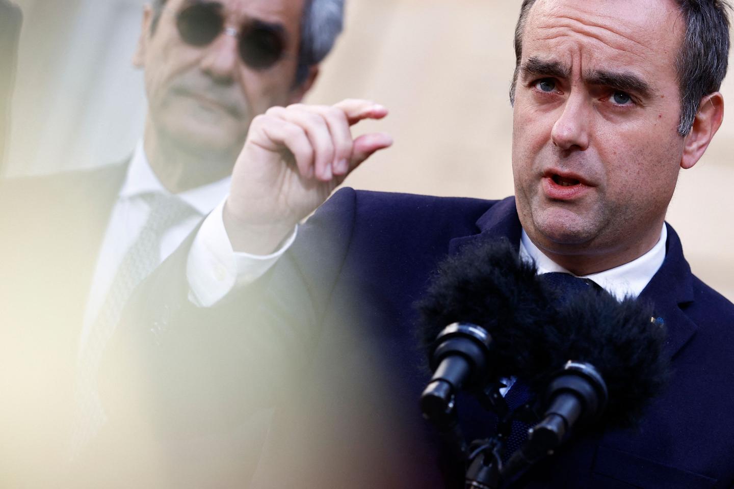 Budget : Sébastien Lecornu ajoute 2 milliards d’euros d’économies en dernière minute, la Cour des comptes s’agace