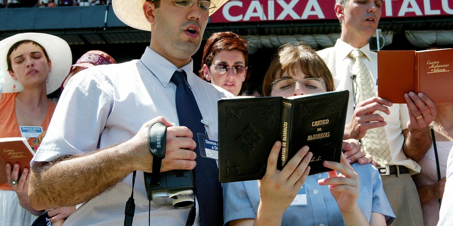 En Espagne, la justice autorise à qualifier les Témoins de Jéhovah de « secte destructrice », au nom de la liberté d’expression