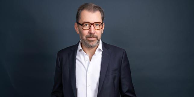 Olivier Bibas, directeur du label « Création originale » de Canal+ : « Ce qui est passionnant avec la série “Baron noir”, c’est de pouvoir raconter l’époque »