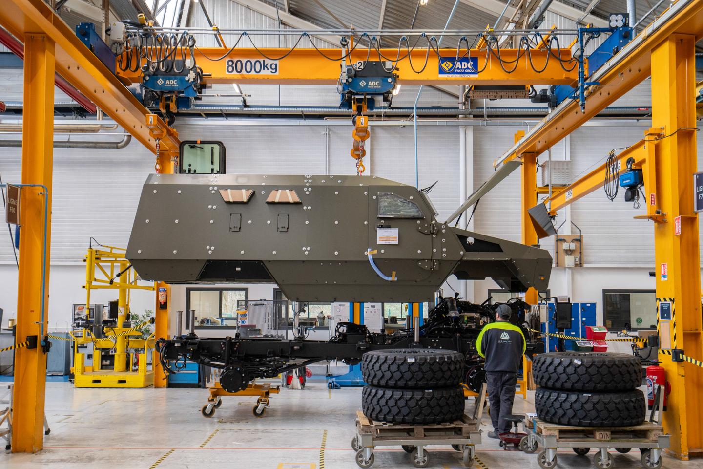 Dans les usines du fabricant de véhicules militaires Arquus, une économie de guerre à deux vitesses