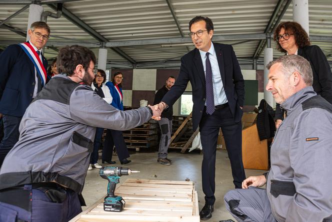 Jean-Pierre Farandou, Ministro do Trabalho e da Solidariedade, em Pontchâteau (Loire-Atlantique) em 20 de abril de 2026.