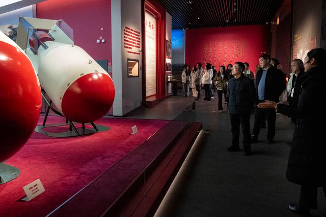 Uma réplica da primeira bomba atômica da China no Two Bomb City Museum em Zitong, Sichuan, China, 13 de fevereiro de 2026.