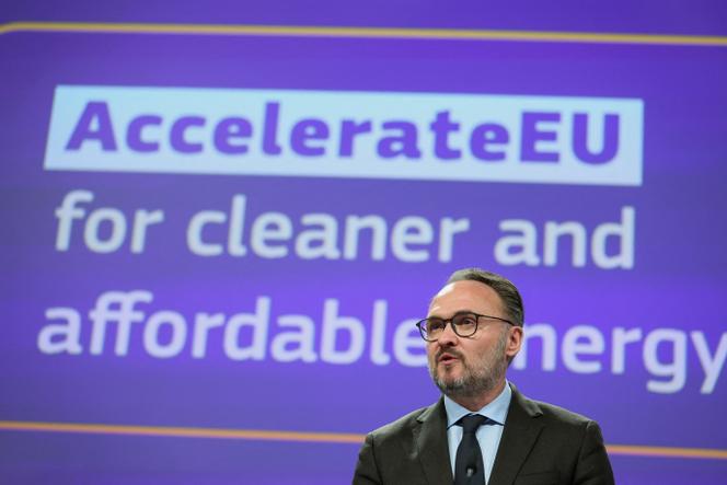 O Comissário Europeu da Energia, Dan Jorgensen, durante uma conferência de imprensa sobre a guerra no Irão e o seu impacto na segurança energética da UE, em Bruxelas, em 22 de abril de 2026. 