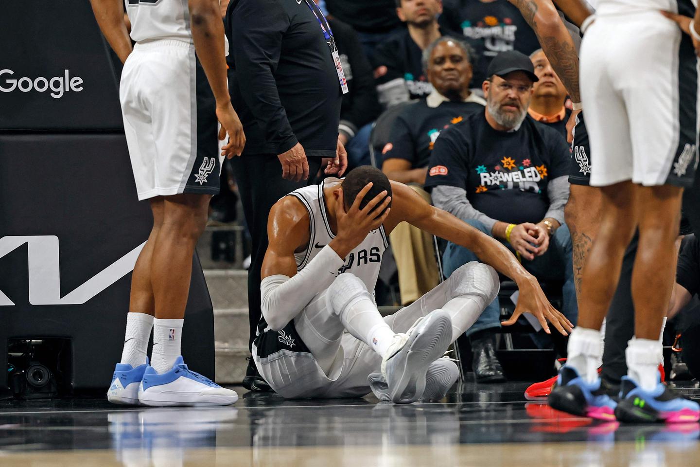 NBA : Victor Wembanyama sorti après un violent choc à la tête