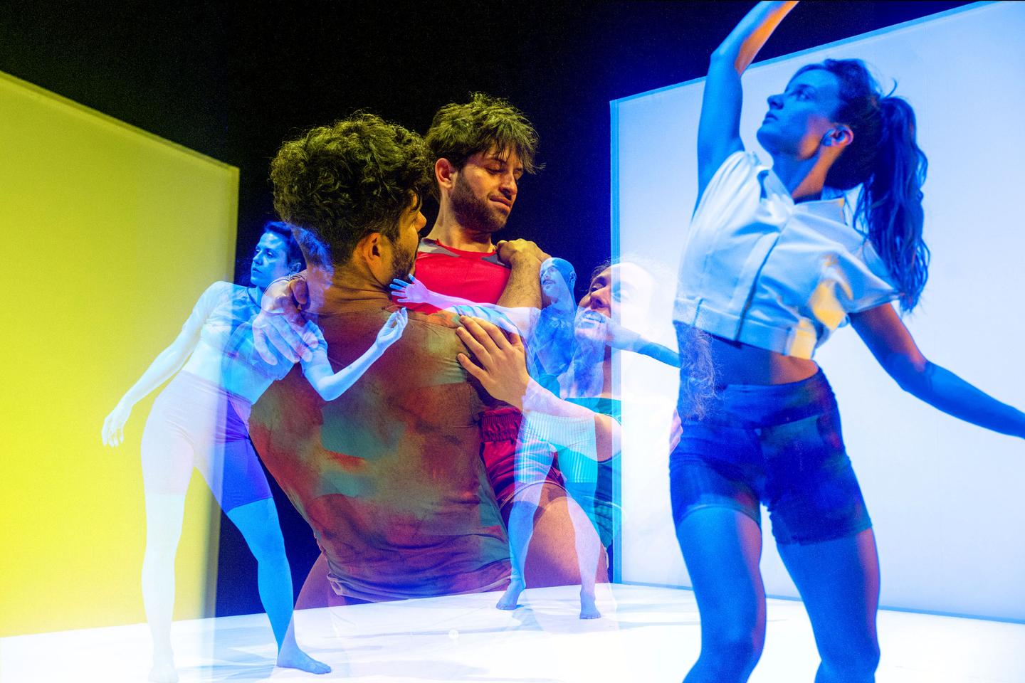 Avec « About Lambada », le Collectif ÈS ressuscite le tube planétaire de 1989 à Chaillot-Théâtre national de la danse