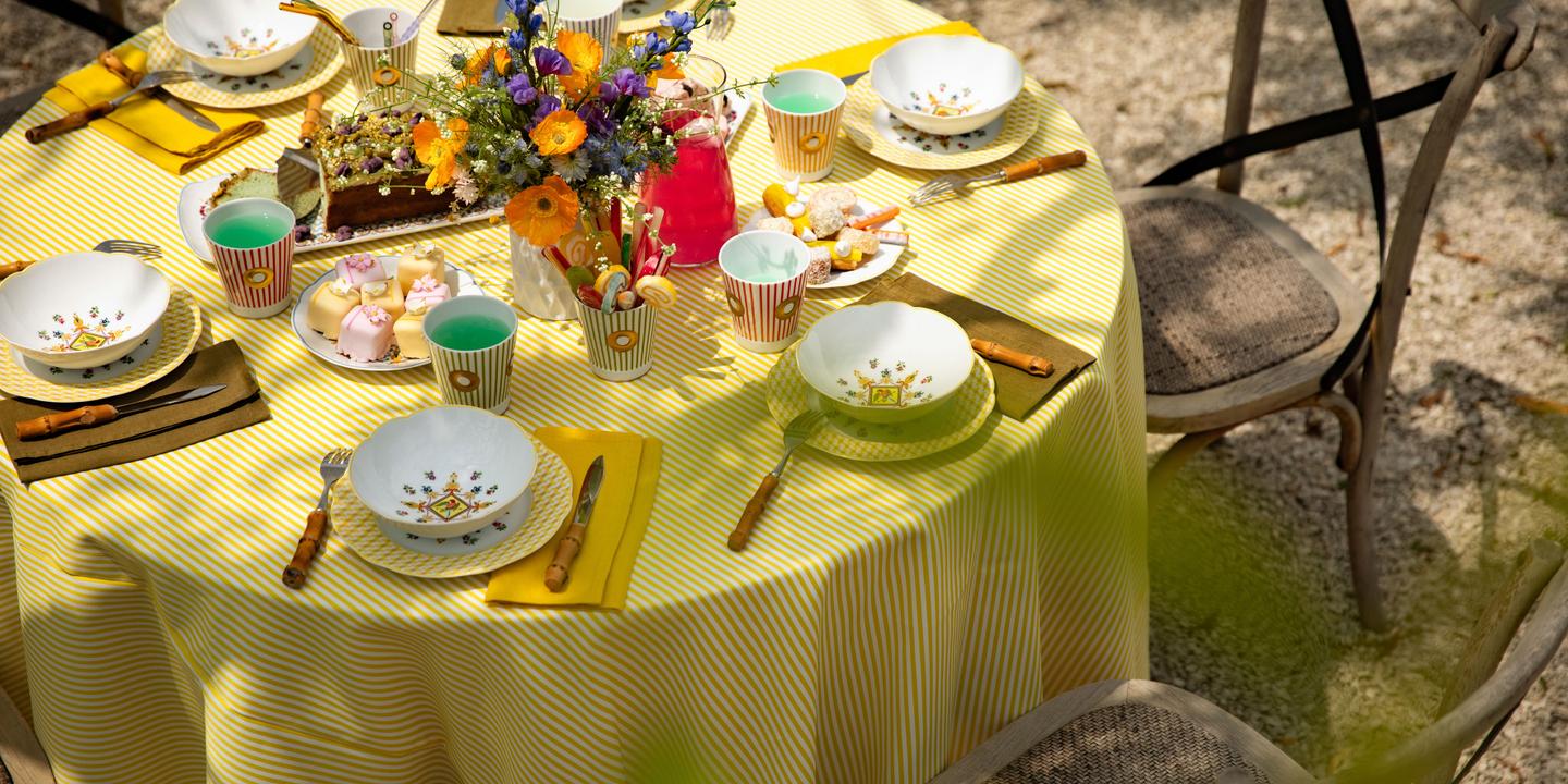 Assiettes, tasses, couverts : le soleil s'invite sur les tables du printemps