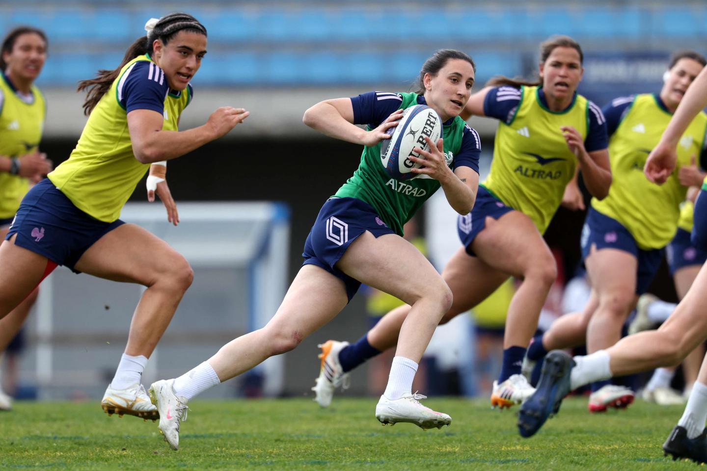 Tournoi des six nations féminin : le XV de France reste en course pour le titre après sa victoire contre l’Irlande