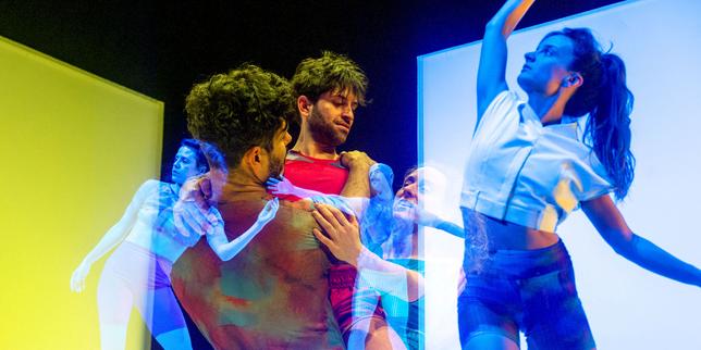 Avec « About Lambada », le Collectif ÈS ressuscite le tube planétaire de 1989 à Chaillot-Théâtre national de la danse