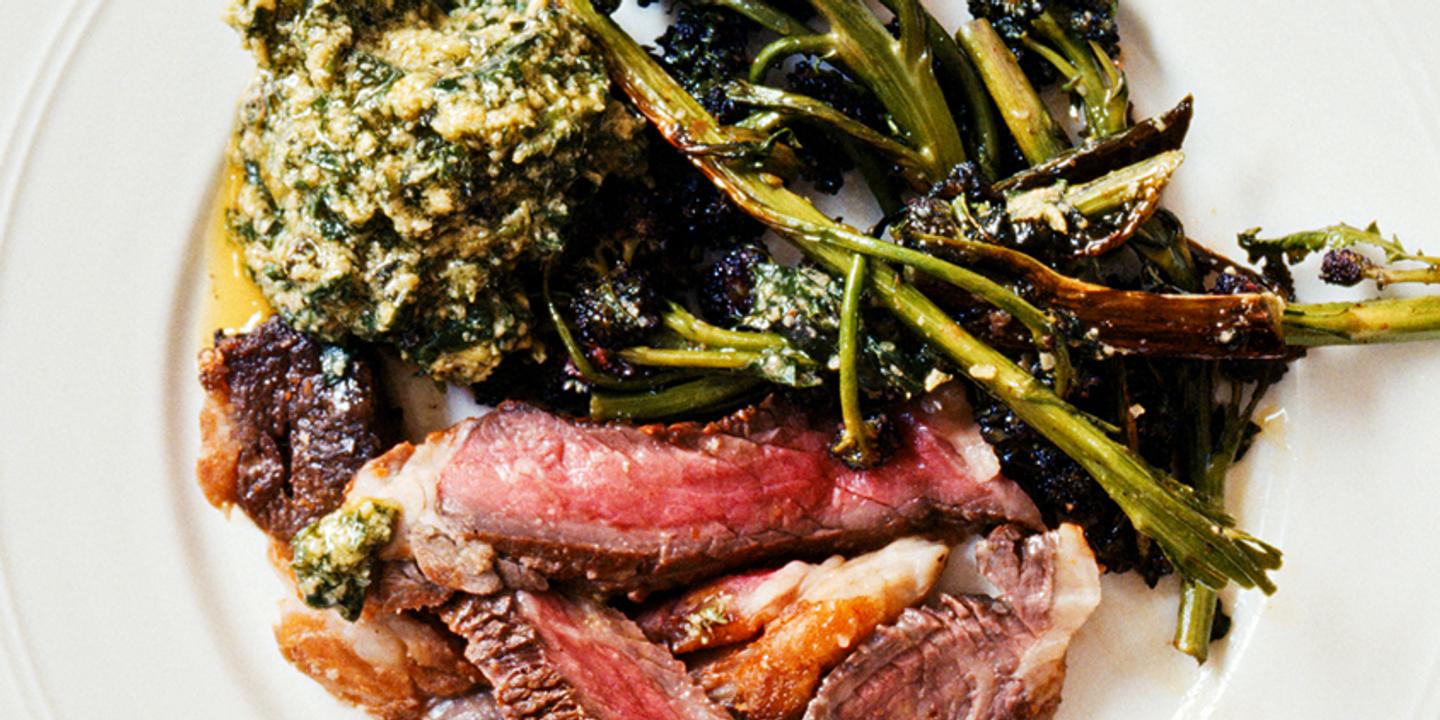 Steak poêlé avec brocoli et pesto : la recette de Jesse Jenkins