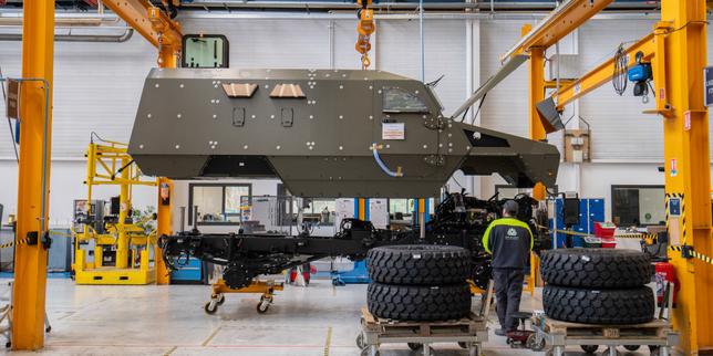 Dans les usines du fabricant de véhicules militaires Arquus, une économie de guerre à deux vitesses