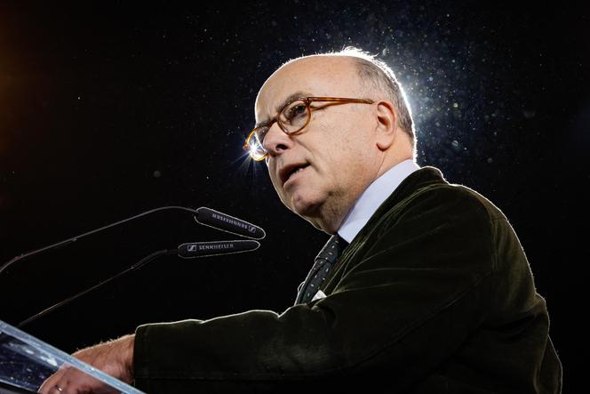 O ex-primeiro-ministro Bernard Cazeneuve durante um comício em Pontoise (Val-d'Oise), 16 de novembro de 2025.