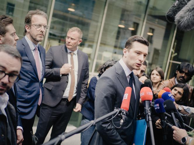 François Durvye (à esquerda), novo conselheiro econômico de Jordan Bardella, durante reunião com Medef, em Paris, 20 de abril de 2026.