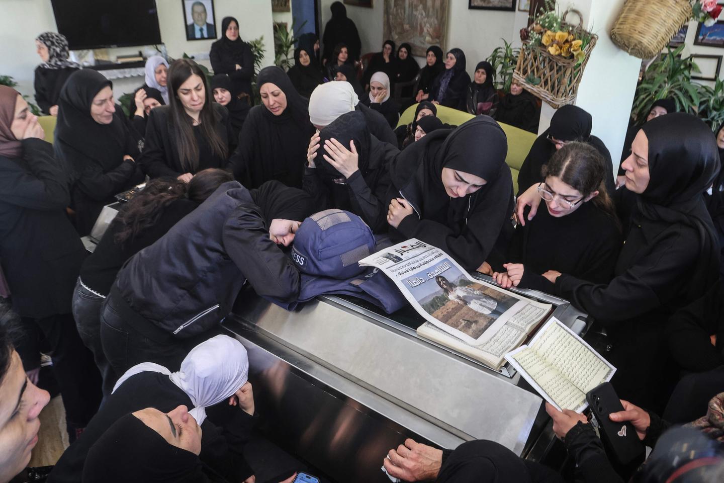 « Amal portait la voix du Sud et des sacrifices endurés par cette région » : colère aux obsèques de la journaliste libanaise, tuée par l’armée israélienne
