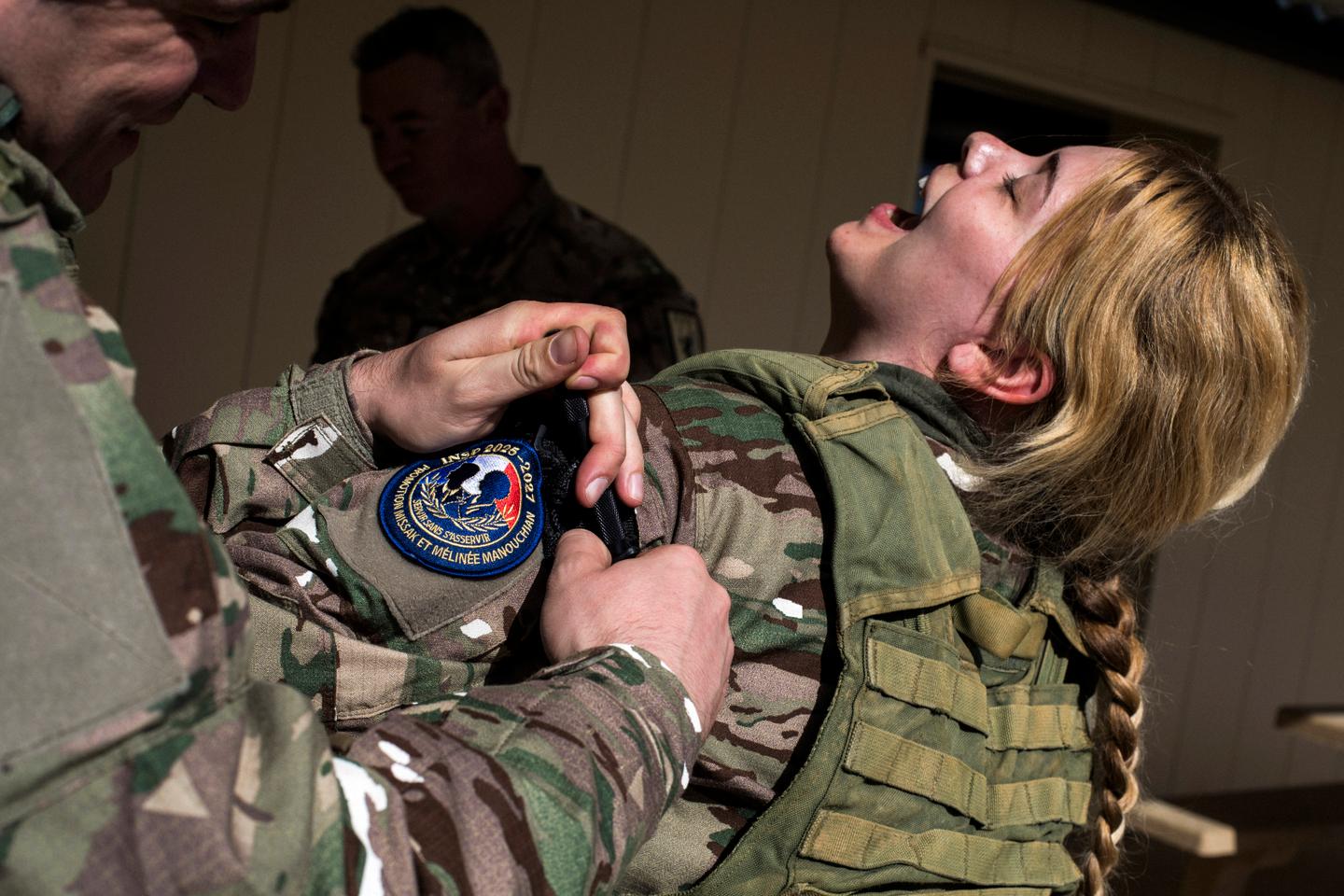 « Vous prenez pas pour Rambo non plus » : les futurs énarques en immersion avec les forces armées